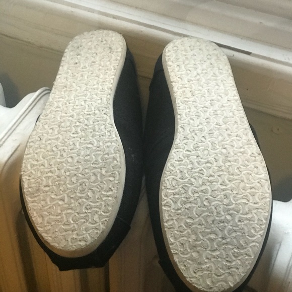 TOMS Black Slip Ons - Picture 2 of 2
